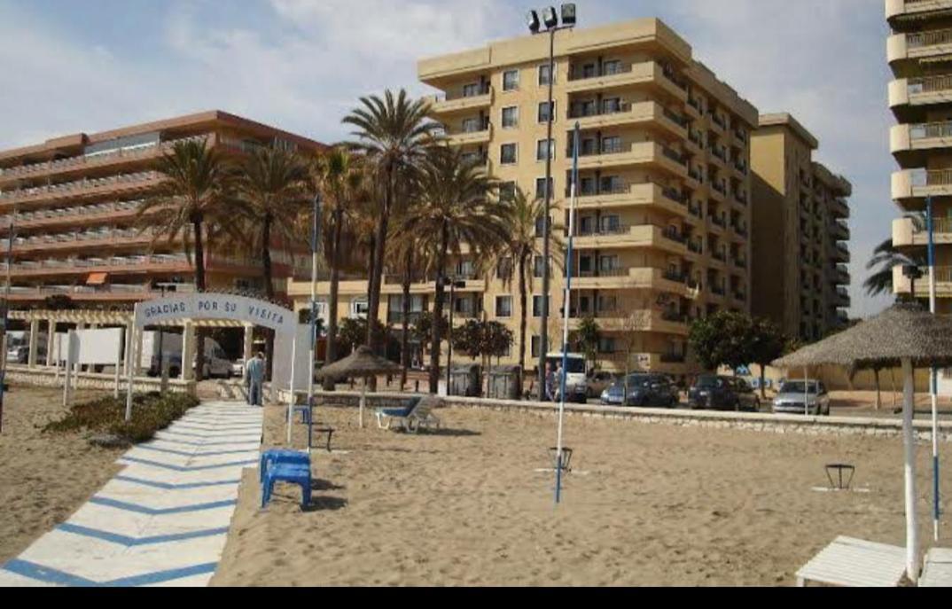 Apartamento Ronda 4 Boliches Primera Linea De Playa ฟูเอนฮิโรลา ภายนอก รูปภาพ